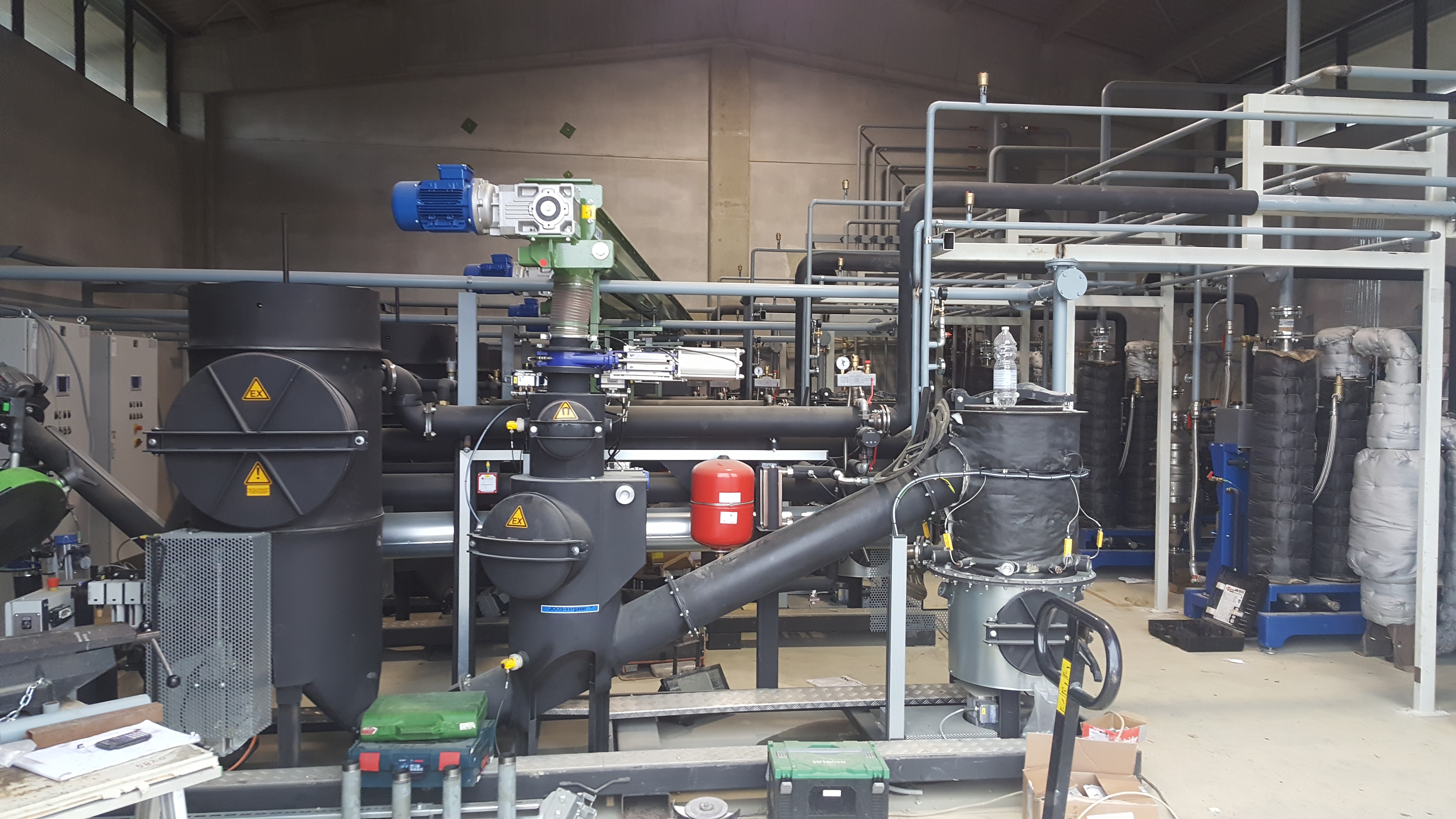 Cogénérateur Spanner Re2 composé de 4 modules de 50 kW électriques et 100 kW thermiques.