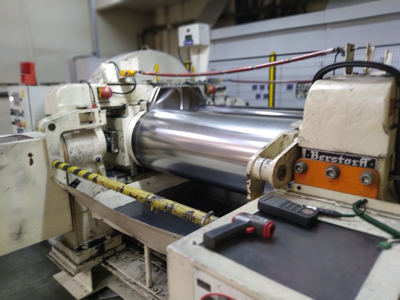 Broyeur à rouleaux Berstorff 500 x 1500 pour le caoutchouc