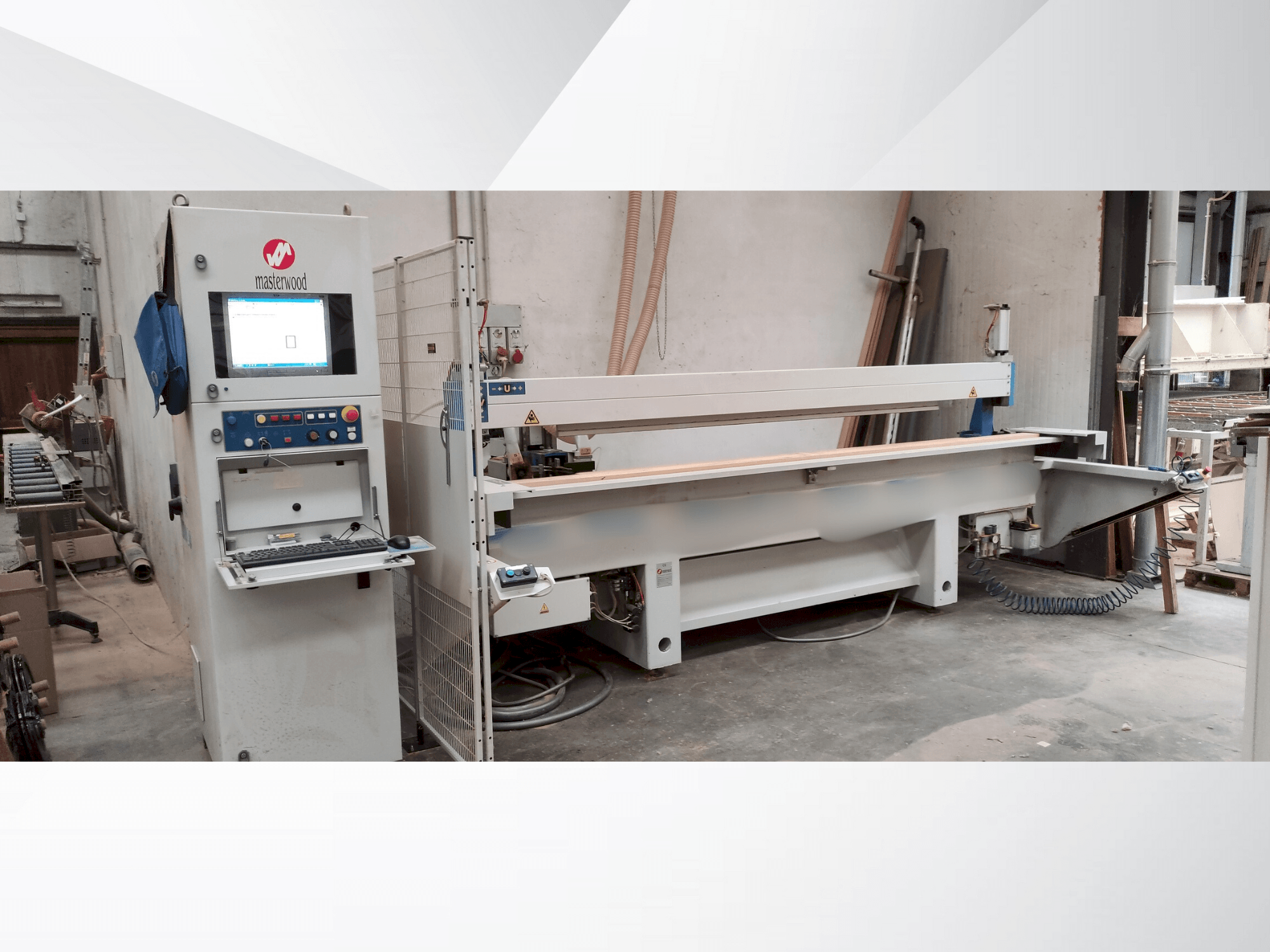 Centre d'usinage CNC pour le bois MASTERWOOD OM B1 CN3KF