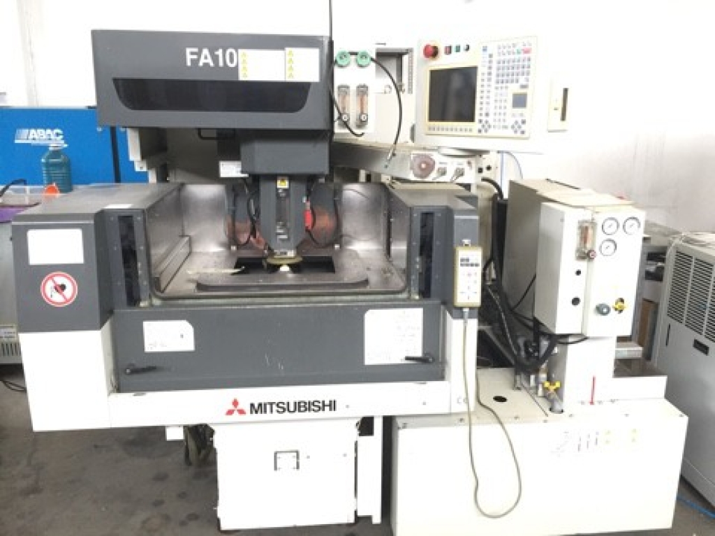 Machine d'électro-érosion par fil Mitsubishi FA10M d'occasion