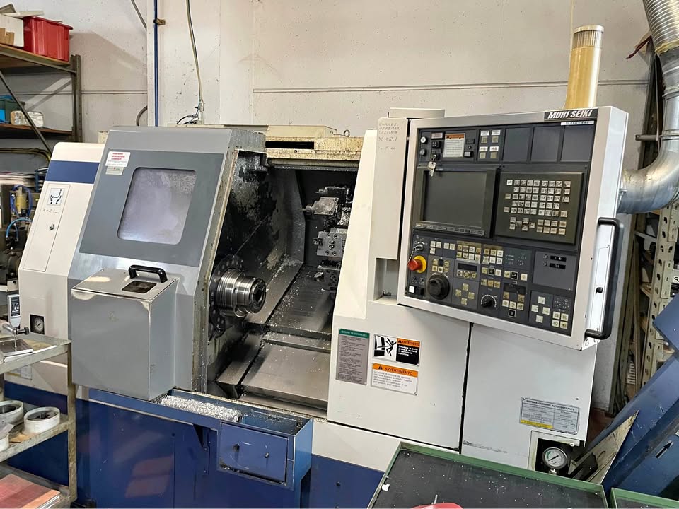 Tour CNC avec ravitailleur de barres Mori Seiki SL 250B SMC d'occasion