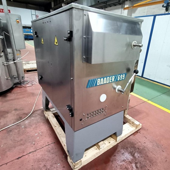 Machine de découpe de viande BAADER 699