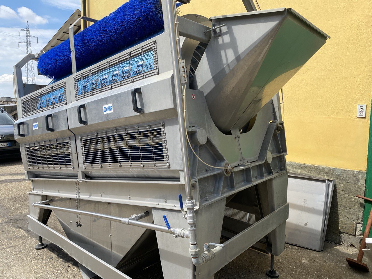 Machine de découpe, lavage et blanchiment de fruits et légumes Spuntatrice Spuntatrice