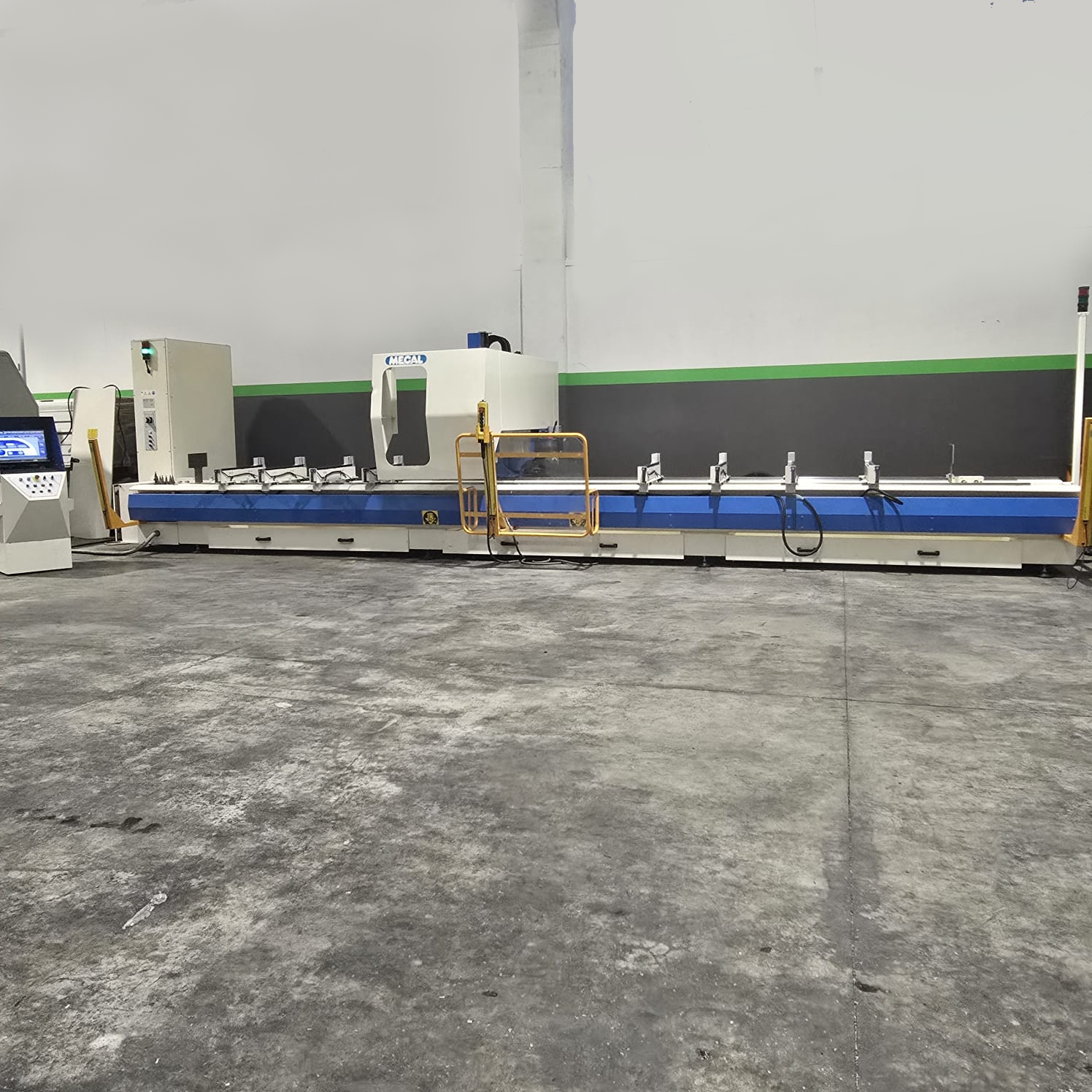 Centre d'usinage CNC pour le bois Mecal MC 304 Ariel