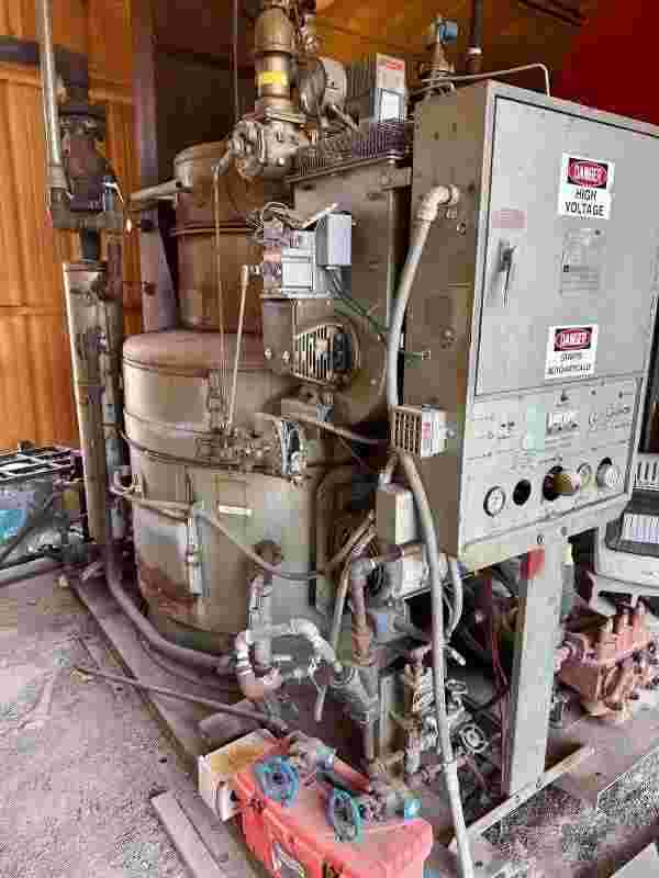 Chaudière à vapeur de 200 chevaux, 1975, 600 PSI, faible nombre d'heures d'utilisation - Serpentin Vaporpower en bon état Faible nombre d'heures