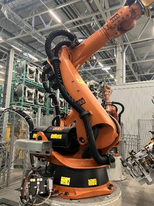 Robot KUKA KR240-2 2000 Numéro de série 910477 Robot industriel incluant l'armoire de commande 57279