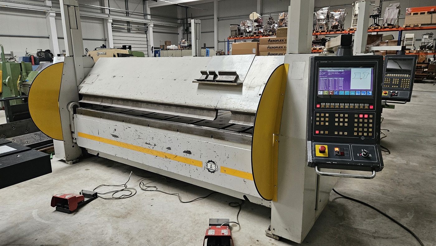 Machine de tôlerie RAS 74.30