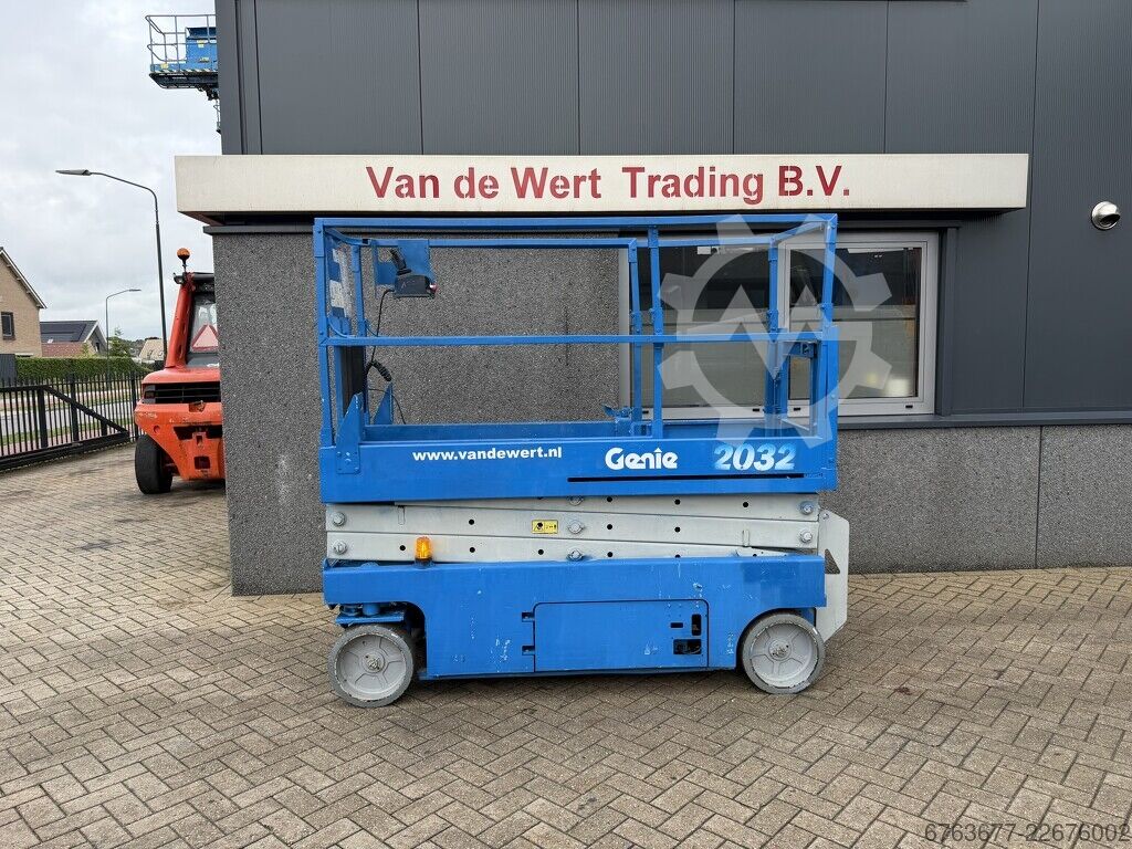 Genie GS-2032 scissor lift, scissor work platform, 2005 operating hours, 8 m working height GENIE GS-2032 schaarlift schaar hoogwerker 2005uur 8mtr werkhoogte