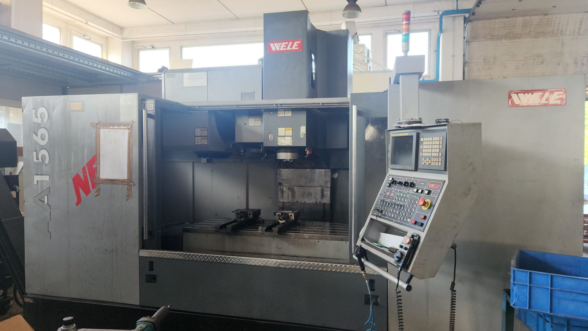 Centre d'usinage vertical WELE AA1565 d'occasion