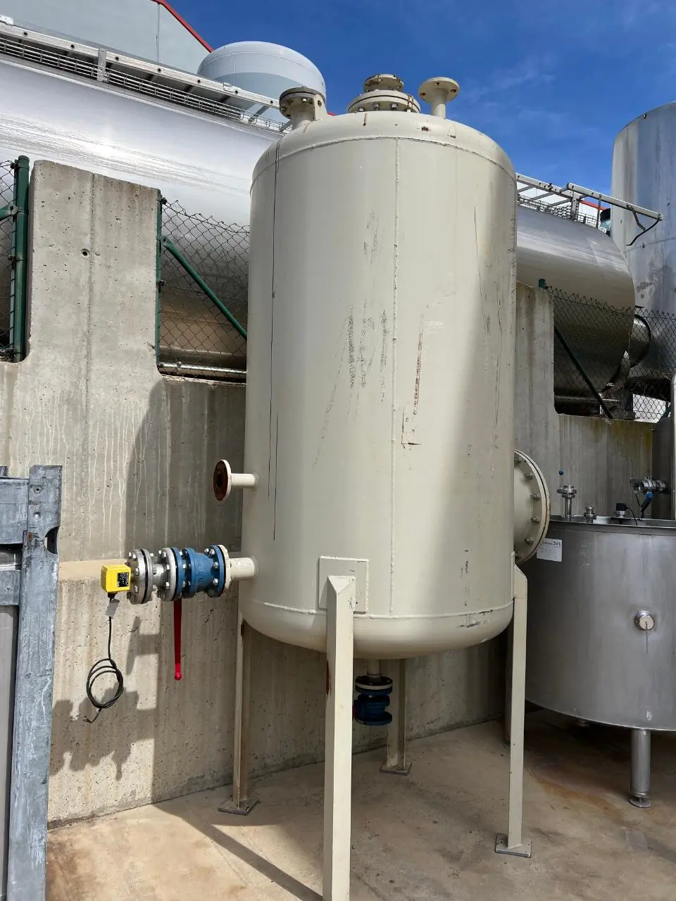 CUVE DE FER D'OCCASION 2 400 LITRES
