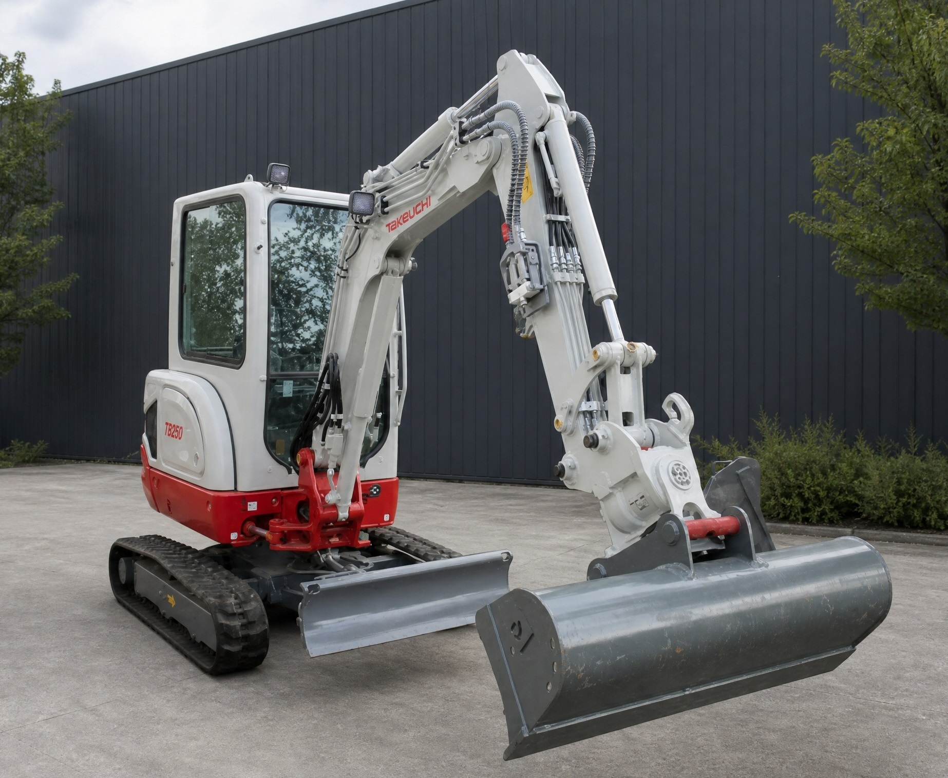 Excavateur Takeuchi TB225