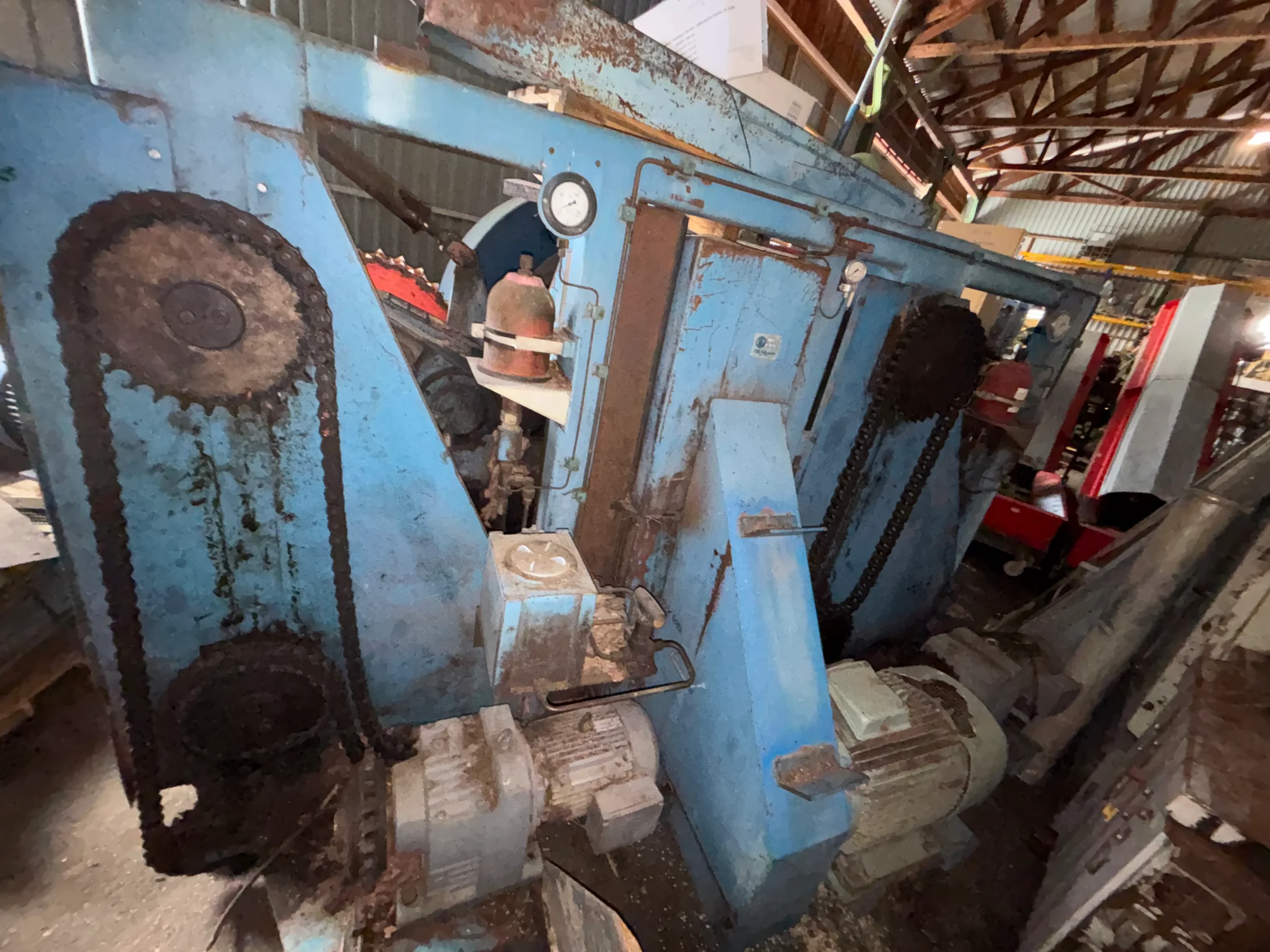Machine de traitement de l’écorce et des grumes CHE Johanson 760 N