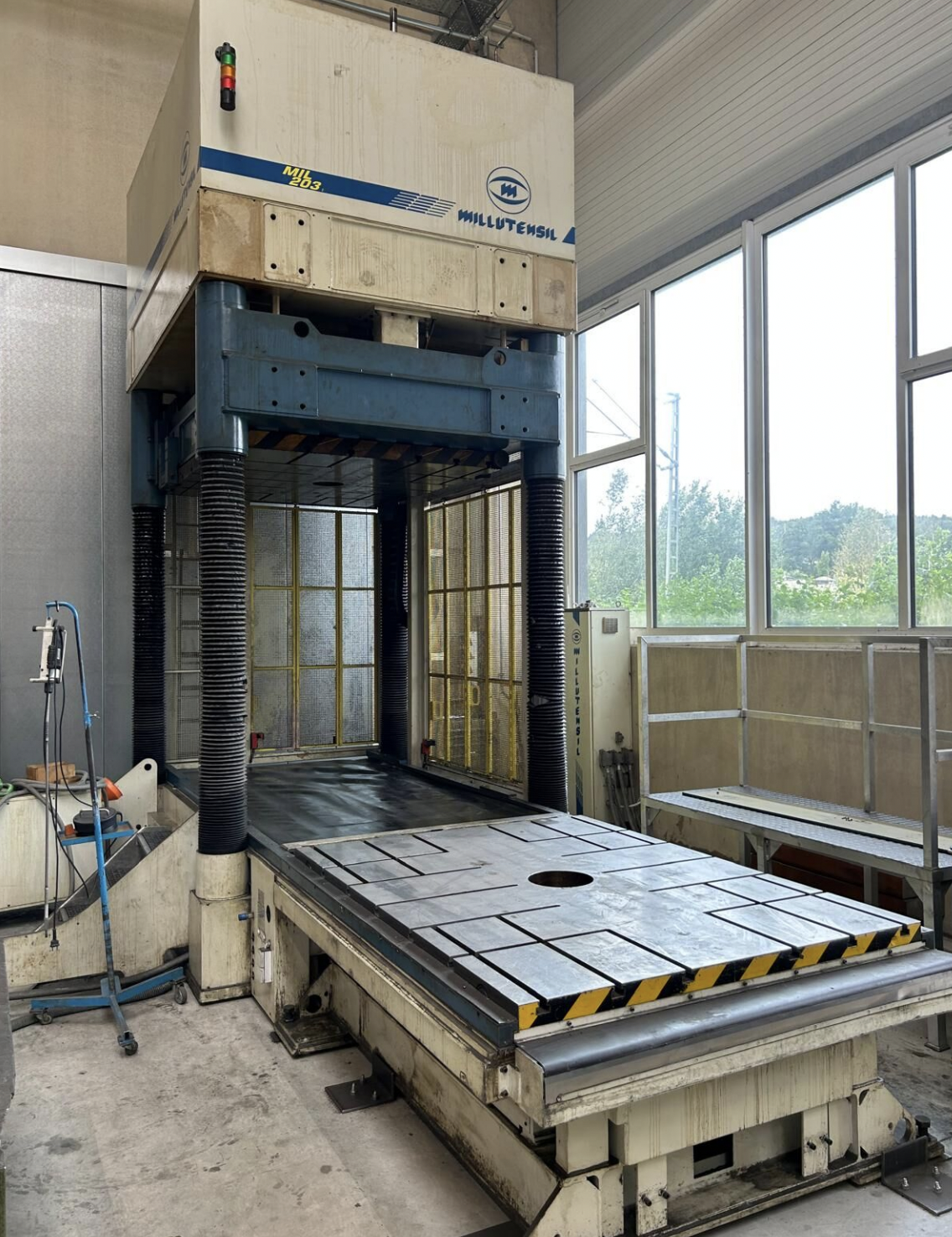 Presse hydraulique MILLUTENSIL MIL 203