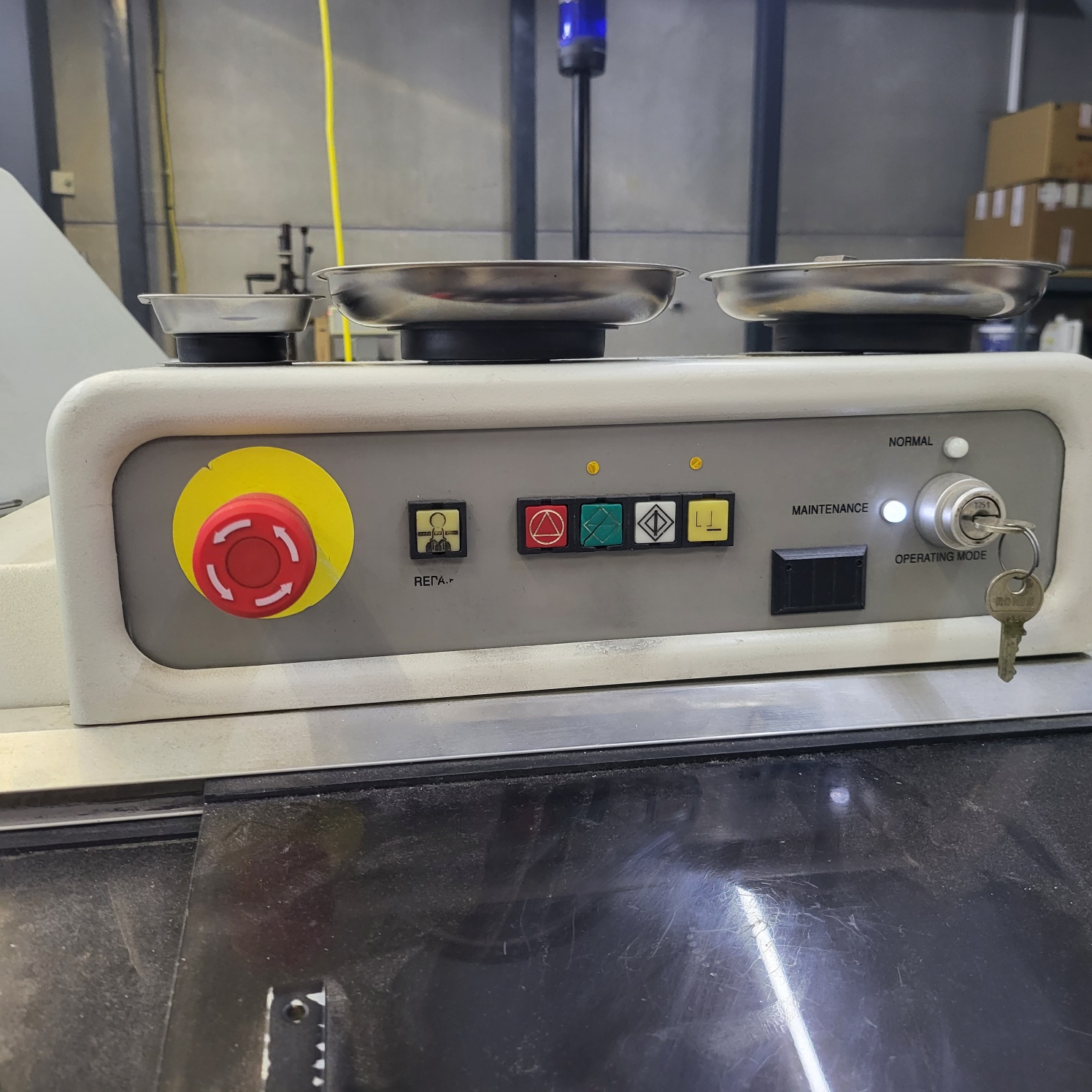 Universal RAD 8XT (6380B) Machine d'insertion radiale (2005)