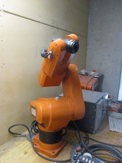 Robot industriel KUKA KR3