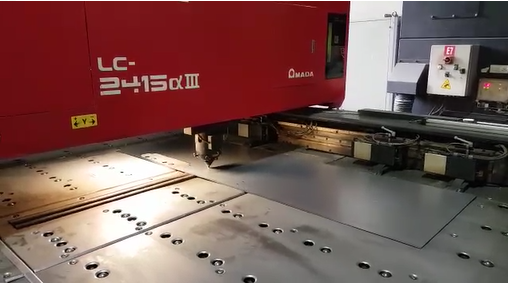 Machine de découpe laser Amada LC-2415 Alpha III