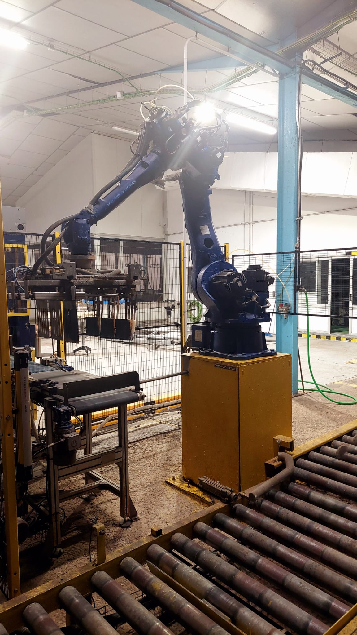 Robot industriel Yaskawa DX 100