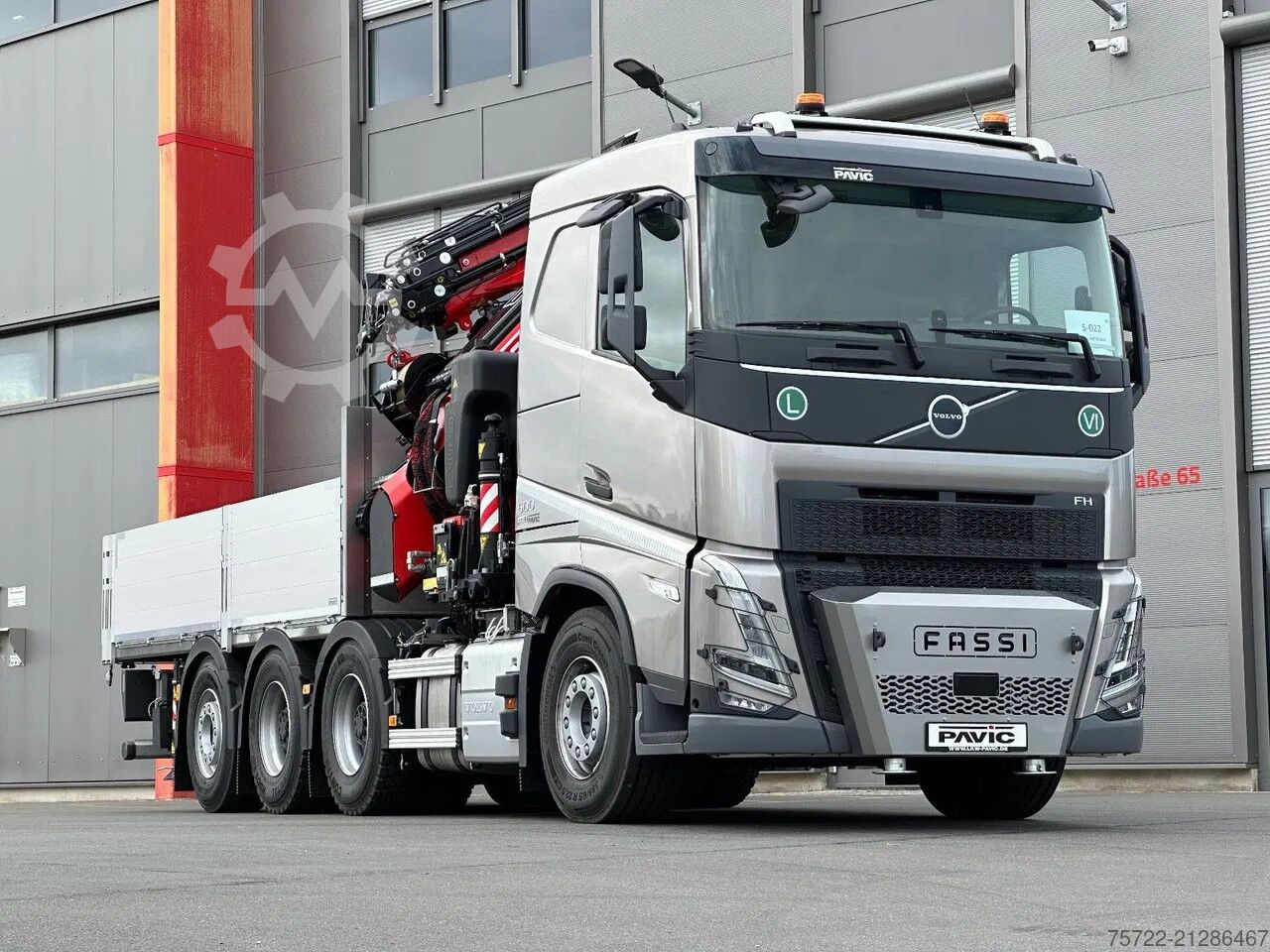 Crane truck Volvo FH 500 8x4 Pritsche mit Fassi F905R.2.7 + JIB