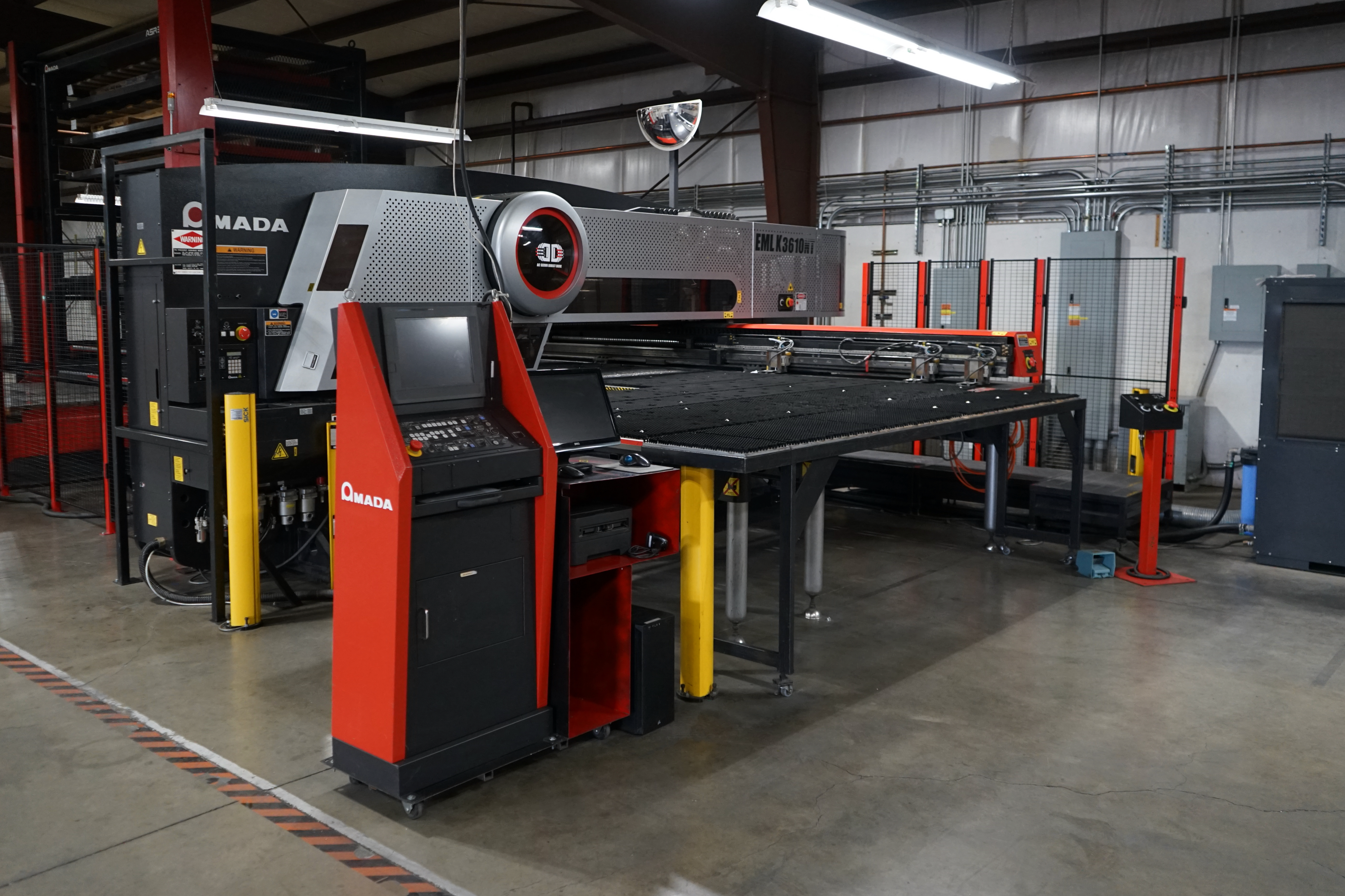 EMLK3610NT / ARSM510 2014 : poinçonneuse à tourelle CNC AMADA EMLK3610NT / laser 4 kW + chargeur automatique ARSM510 à 6 étagères