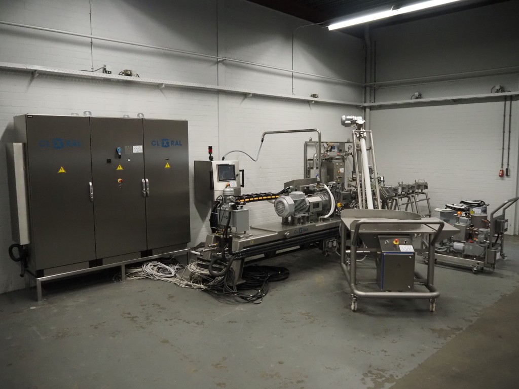 Extrudeuse bivis Clextral Evolum EV032 M Faible nombre d'heures