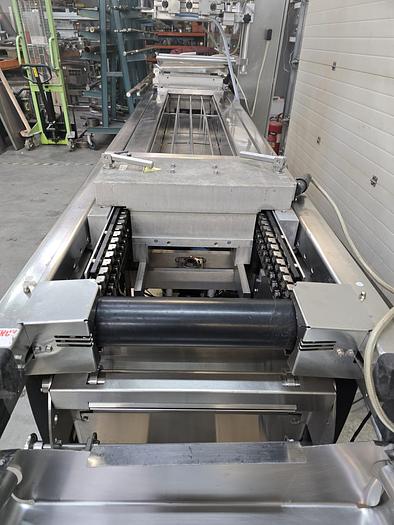 Operculeuse MULTIVAC R 145