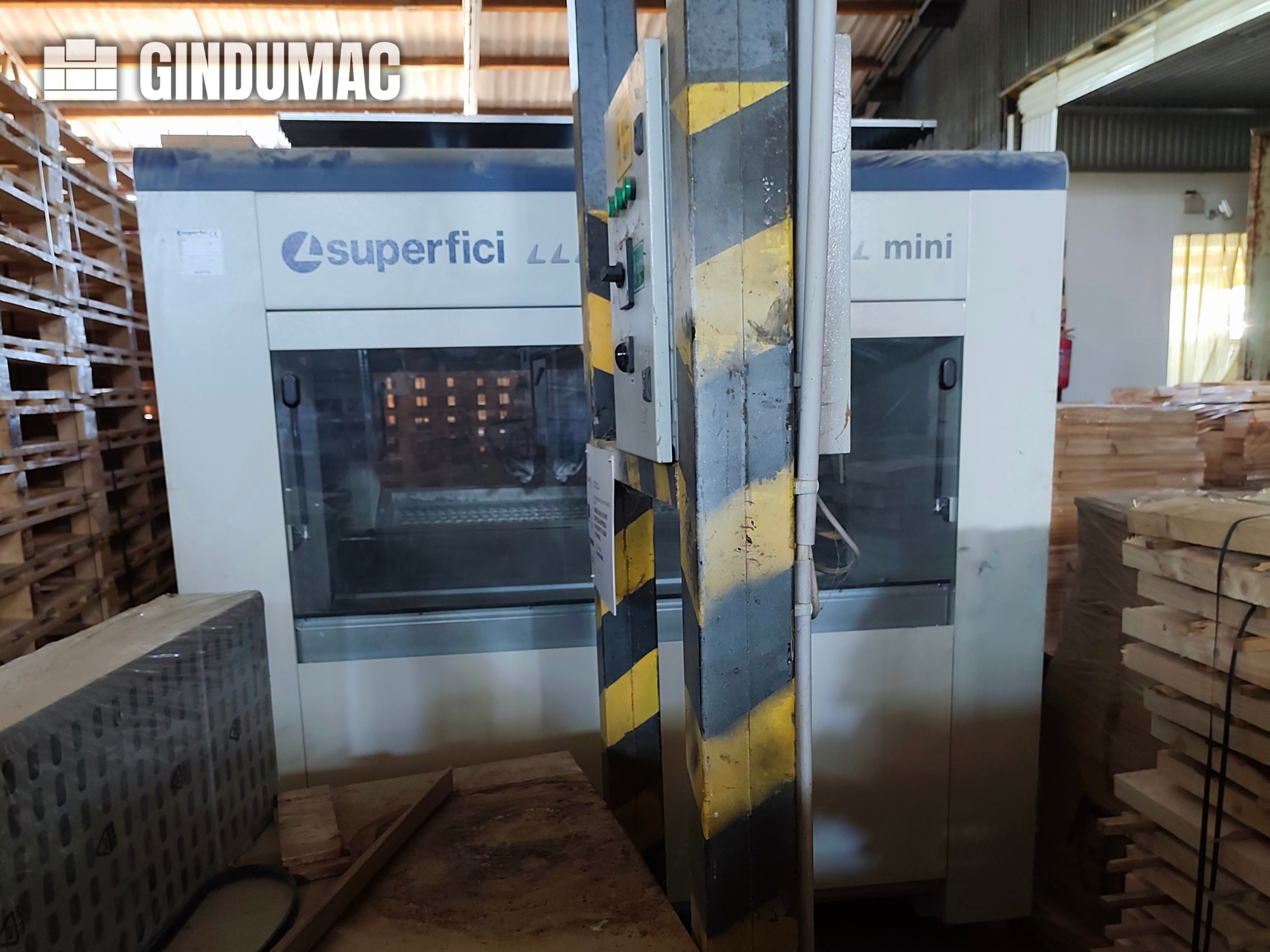 SCM Superfici Mini : machine de pulvérisation semi-automatique