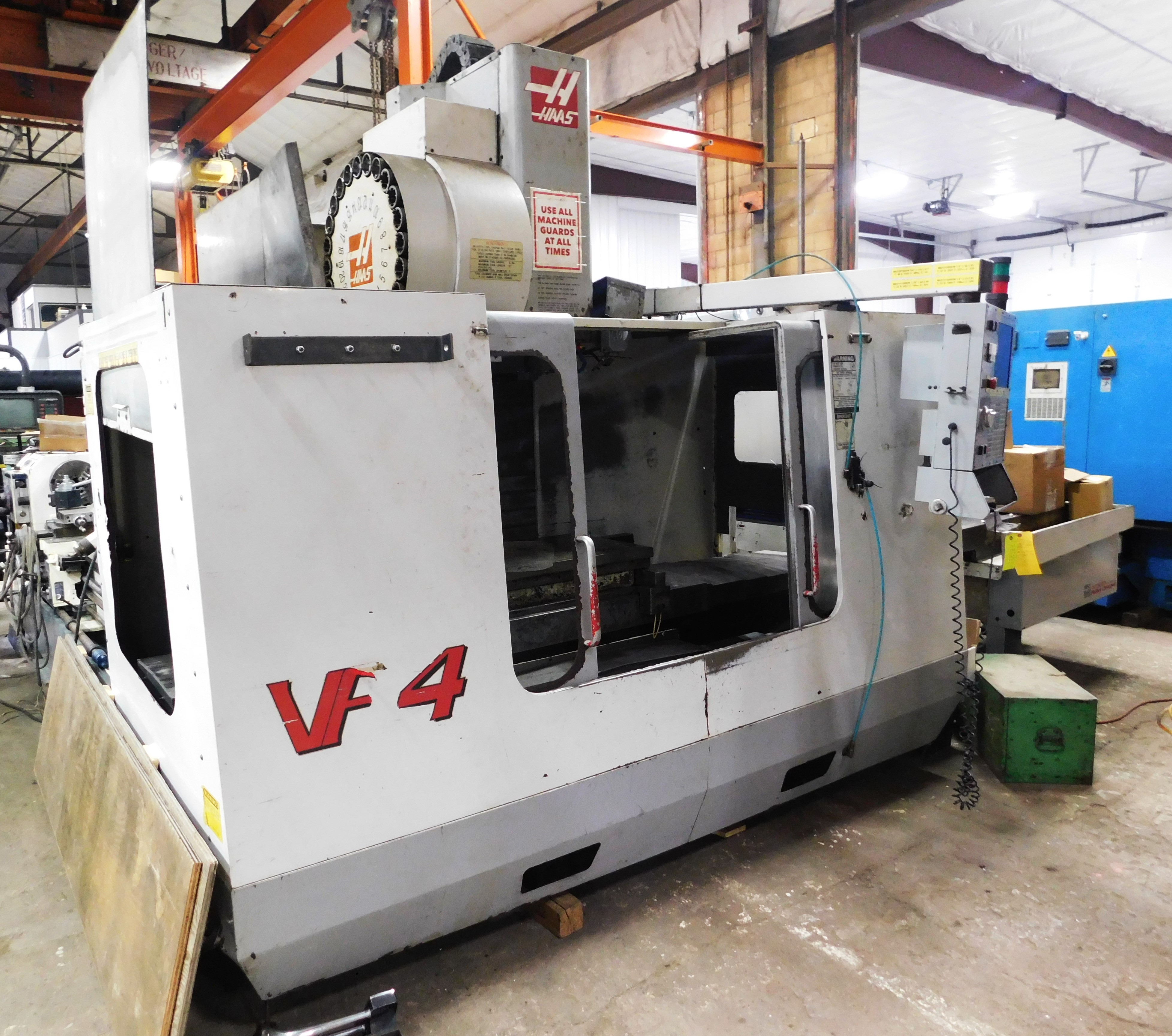 Centre d'usinage vertical 2000 Haas VF-4 APC