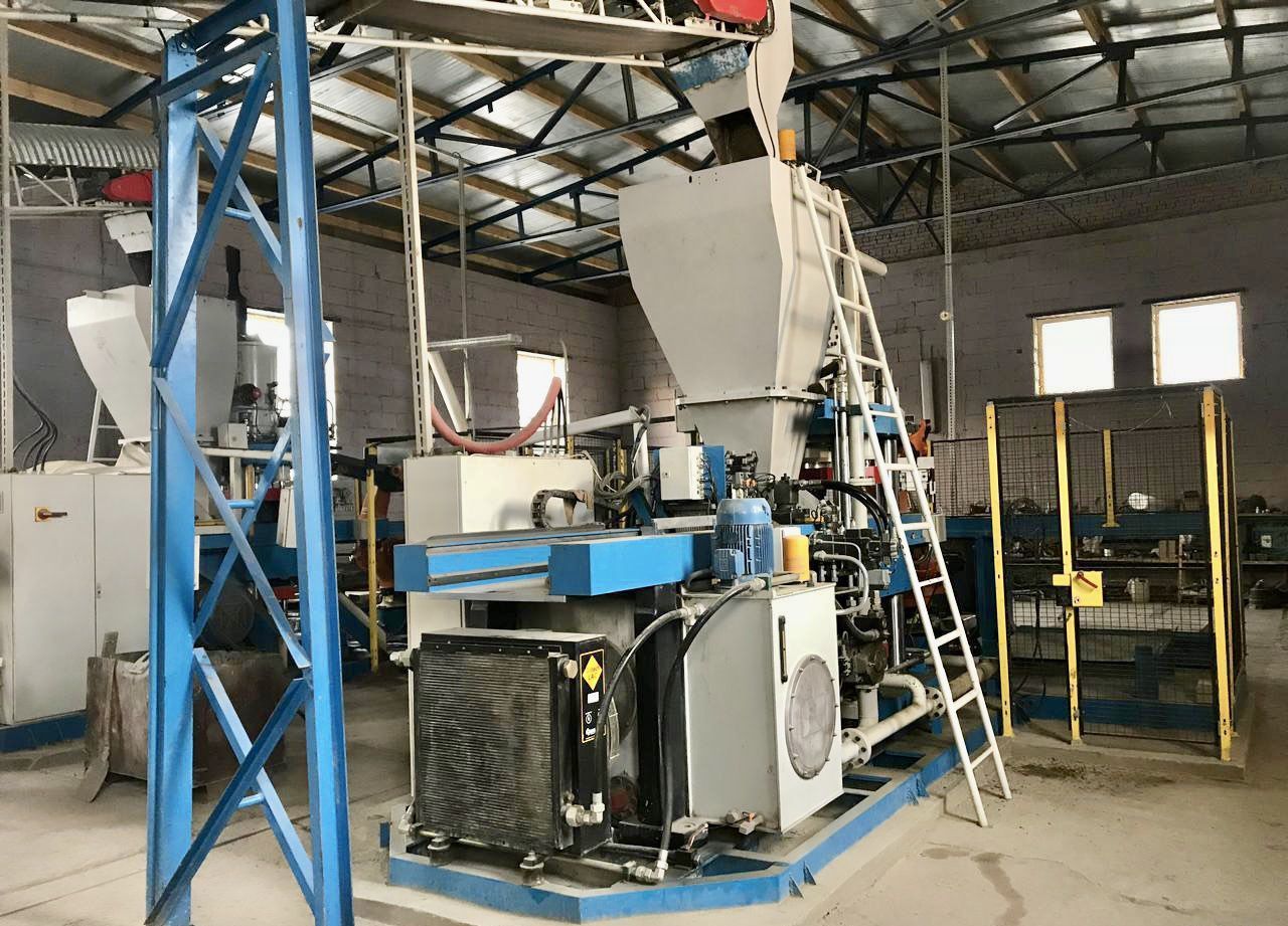 Tribopress Complete line for brick/paving stones production Faible nombre d'heures