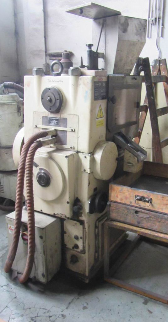Presse à comprimés rotative RONCHI AR 18/15