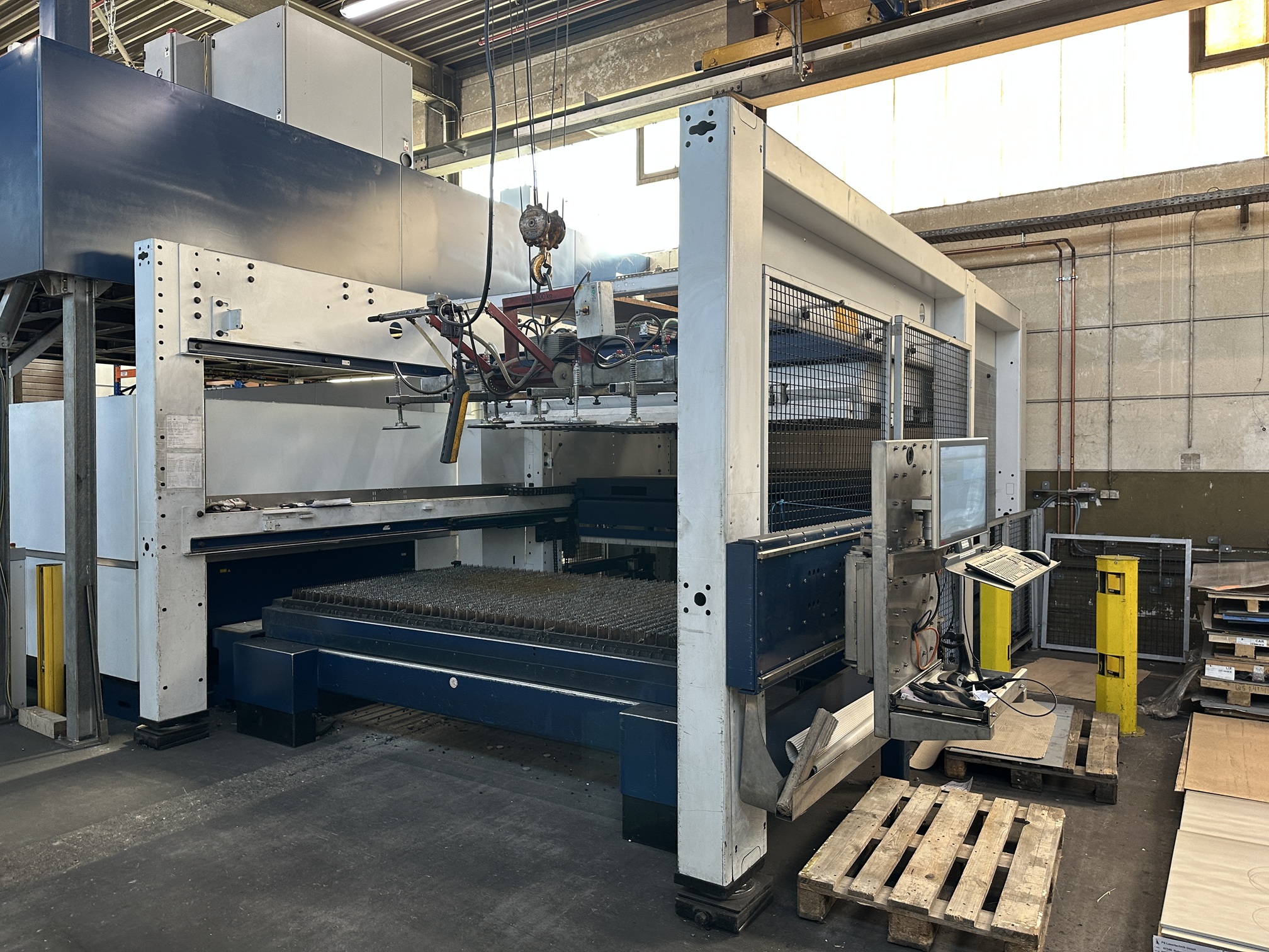 Machine de tôlerie TRUMPF LiftMaster Compact 1530 (AL34)