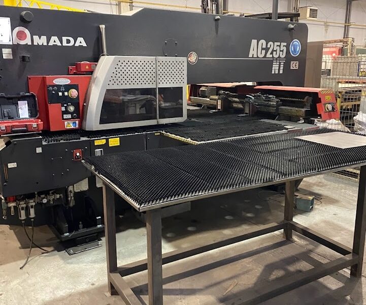 Poinçonneuse à cnc Amada AC 255 NT