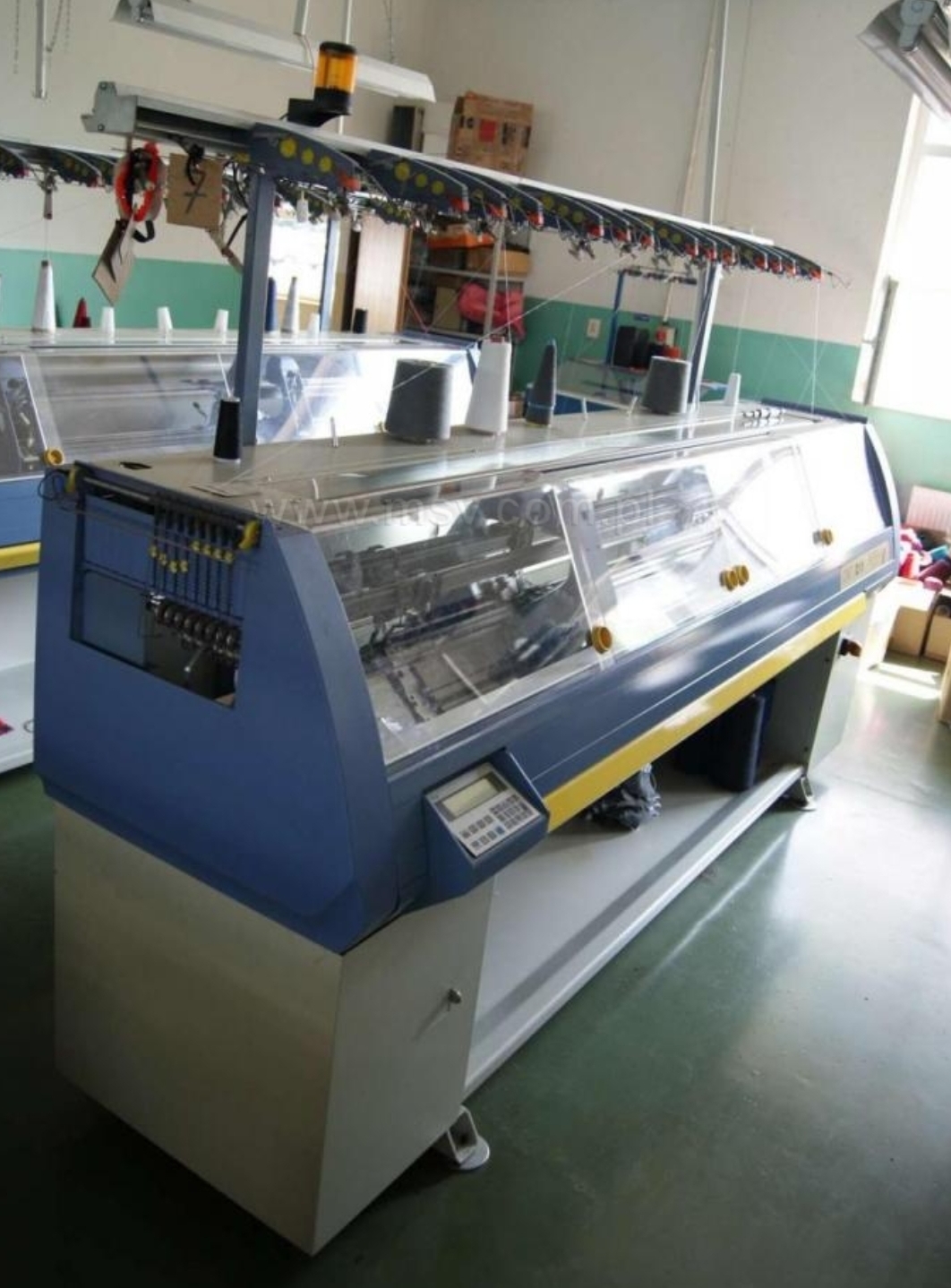4 machines à tricoter STOLL CMT 211 – Finesse E10 – Année de fabrication : 2001 – En état de marche