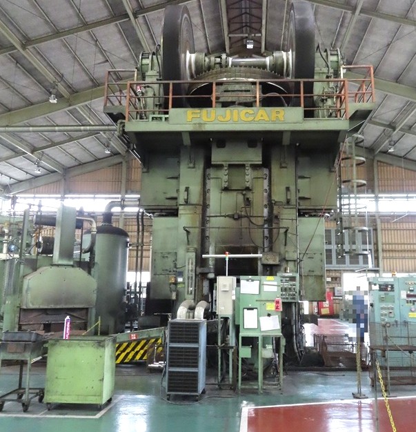 Presse Fuji Capacity : 2000 tons