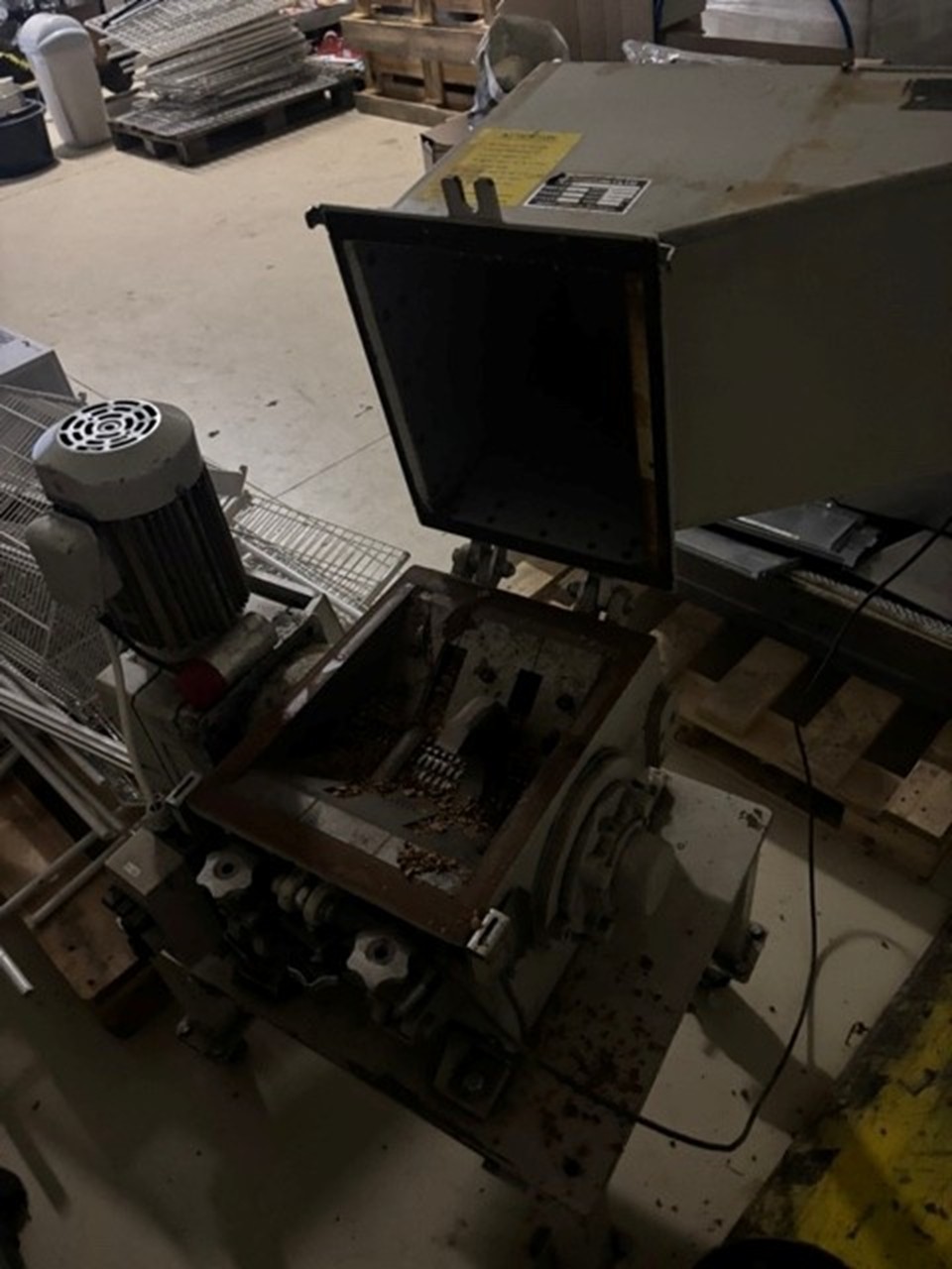 Broyeur de plastique Nissui Kako SA-24