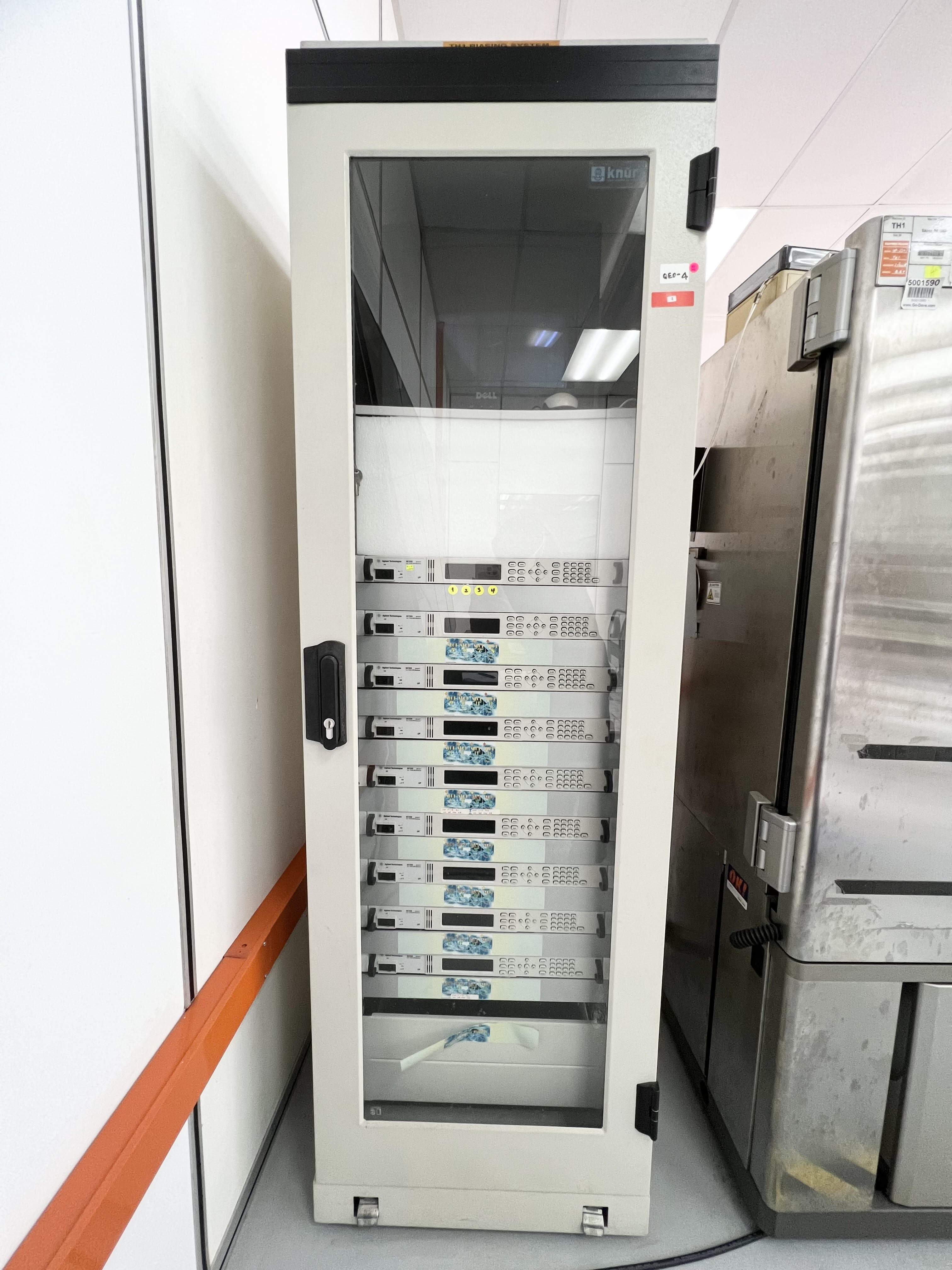 Lot de 9 unités centrales d'alimentation modulaires à profil bas Agilent / Keysight N6700B