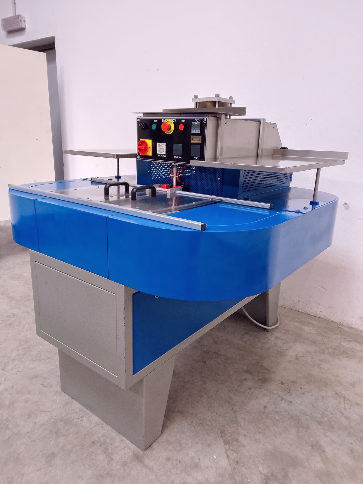 Operculeuse UNIMEC 6040/R2