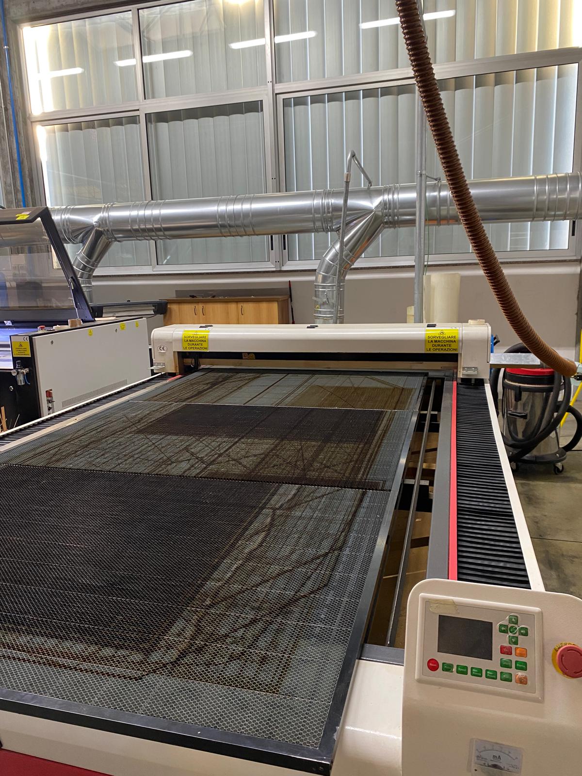Machine de découpe laser Laser Veronese LVTC2516/130W