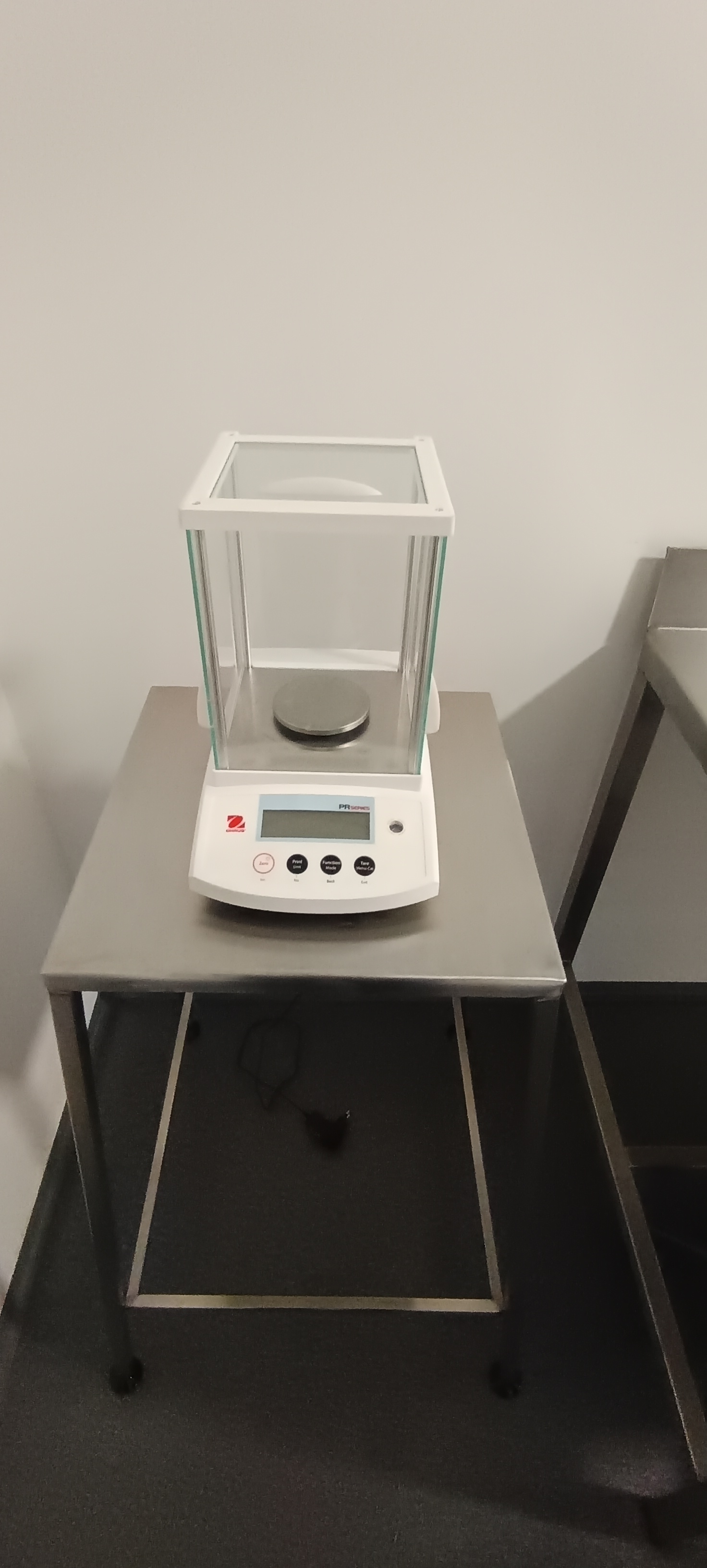Équipement de laboratoire Ohaus PR224