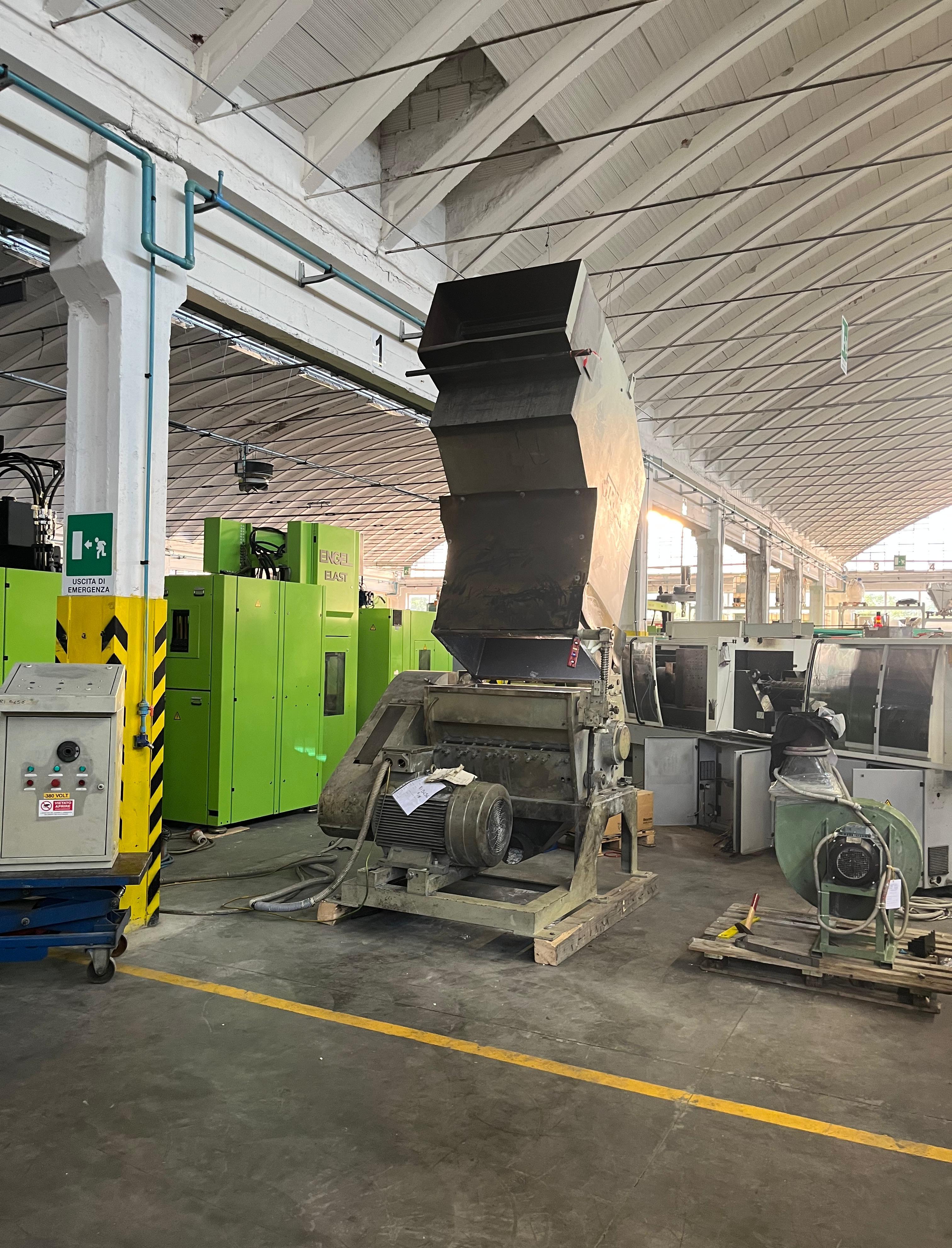 Machine de recyclage plastique TRIA 100-65/DN