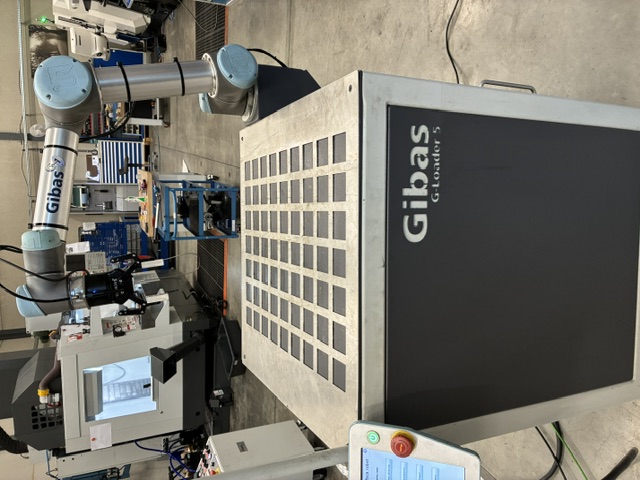 Robot industriel UNIVERSAL ROBOT UR5 with G-loader