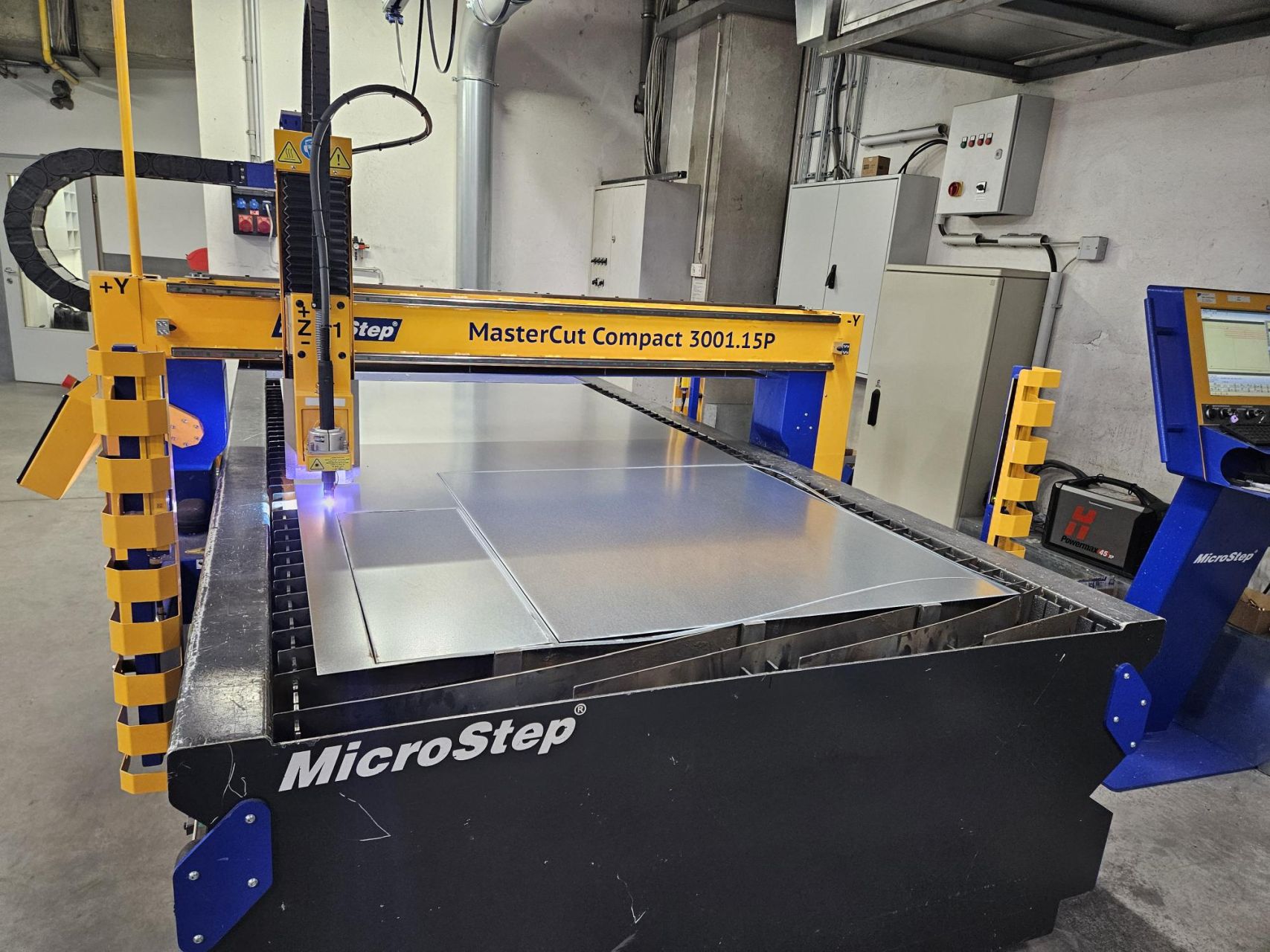 Machine de découpe plasma Microstep MasterCut Compact 3001.15P