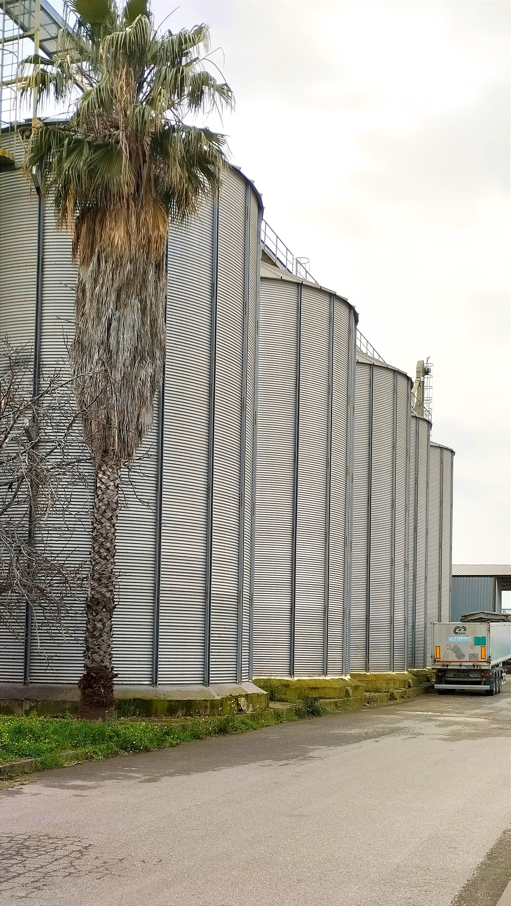 Silos pour le stockage des céréales et similaires
