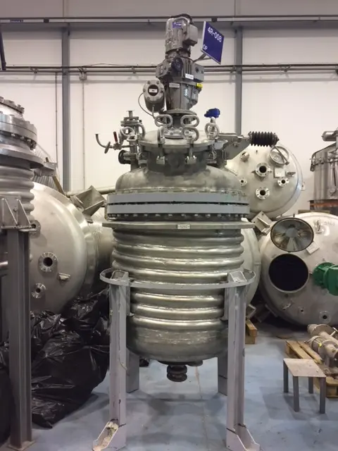 RÉACTEUR EN ACIER INOXYDABLE 800 LITRES AVEC AGITATION ET DEMI TIGE D'OCCASION
