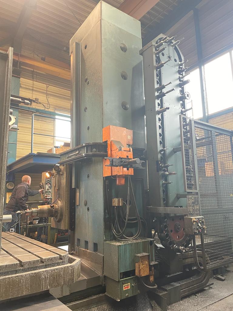 Aléseuse à montant fixe CNC TOS Varnsdorf WHQ 13 CNC