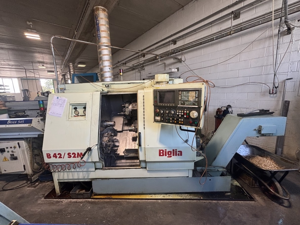Tour CNC avec ravitailleur de barres Biglia B42 S2M d'occasion