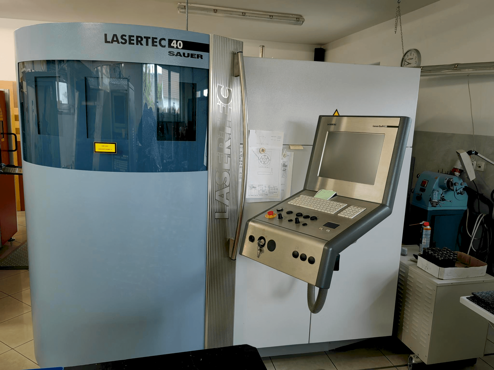 Machine de gravure et de découpe au laser DMG SAUER LASERTEC 40