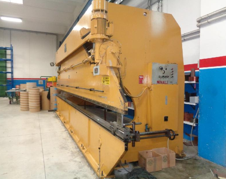 Machine de tôlerie PRESSA PIEGATRICE IDRAULICA MINALI DA 8200X50 TON