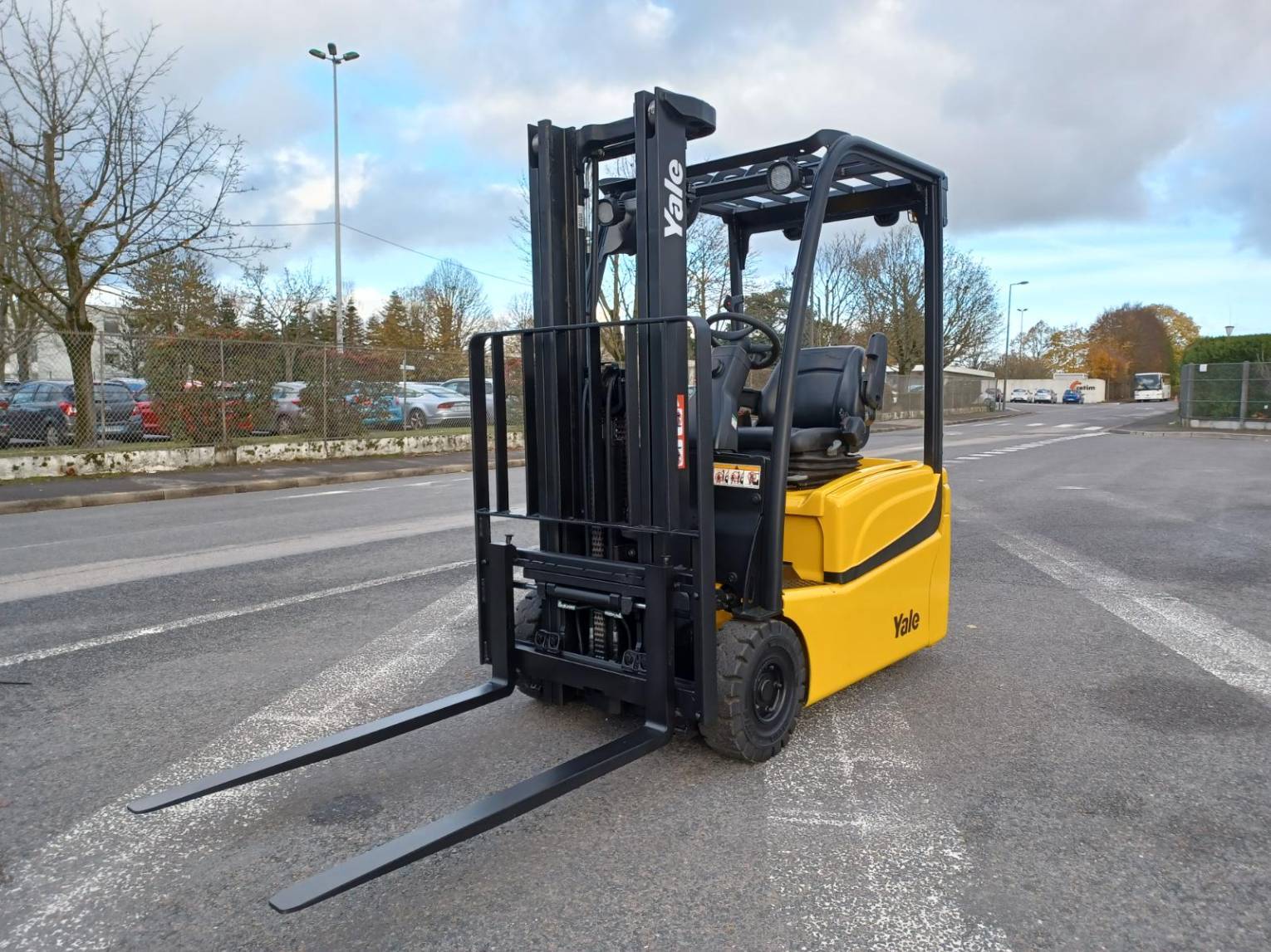 Chariot élévateur électrique Yale ERP16VTMWB