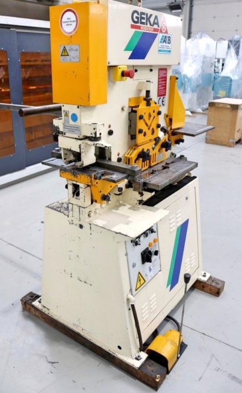 Poinçonneuse à cnc GEKA BENDICROP 50