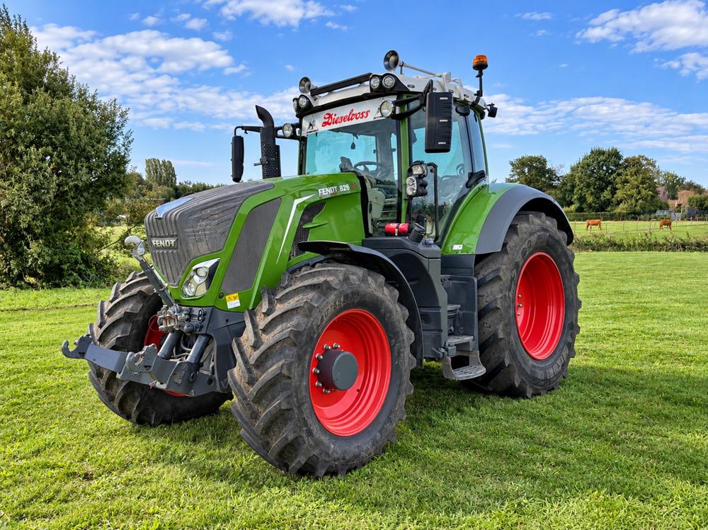 Machine agricole Fendt 828 Vario
